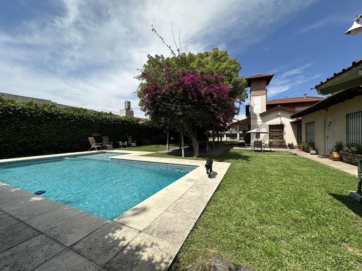 Foto de VENTA CASA 7 AMBIENTES CON PILETA, QUINCHO Y AMPLIO LOTE – SAN MIGUEL, imagen 1