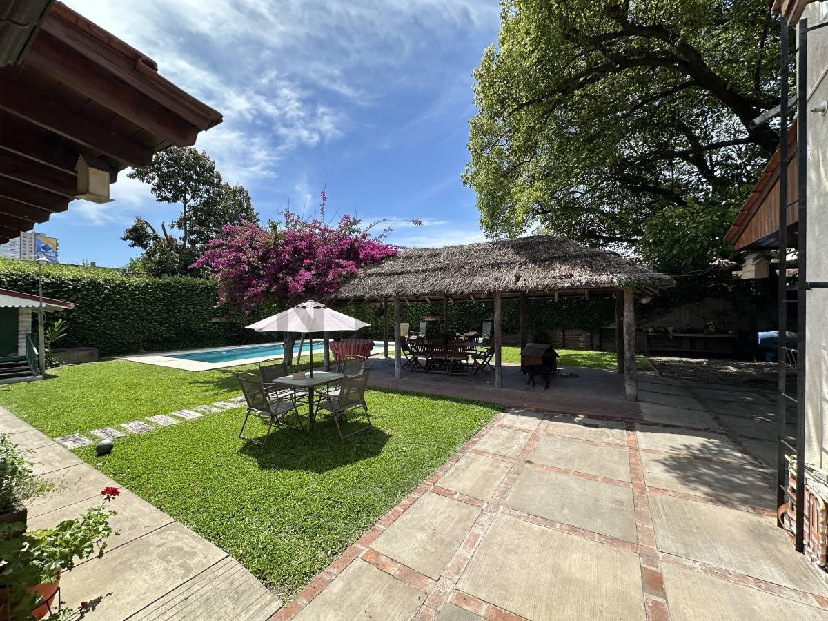 Foto de VENTA CASA 7 AMBIENTES CON PILETA, QUINCHO Y AMPLIO LOTE – SAN MIGUEL, imagen 2