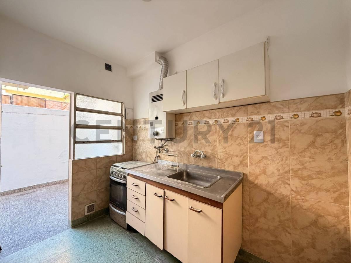 Foto de VENTA DEPARTAMENTO VILLA REAL CON PATIO Y BALCON, imagen 2