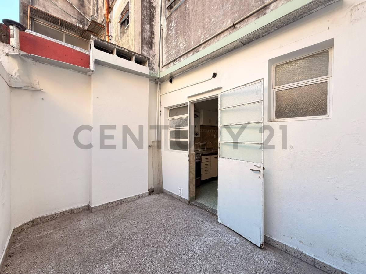 Foto de VENTA DEPARTAMENTO VILLA REAL CON PATIO Y BALCON, imagen 1