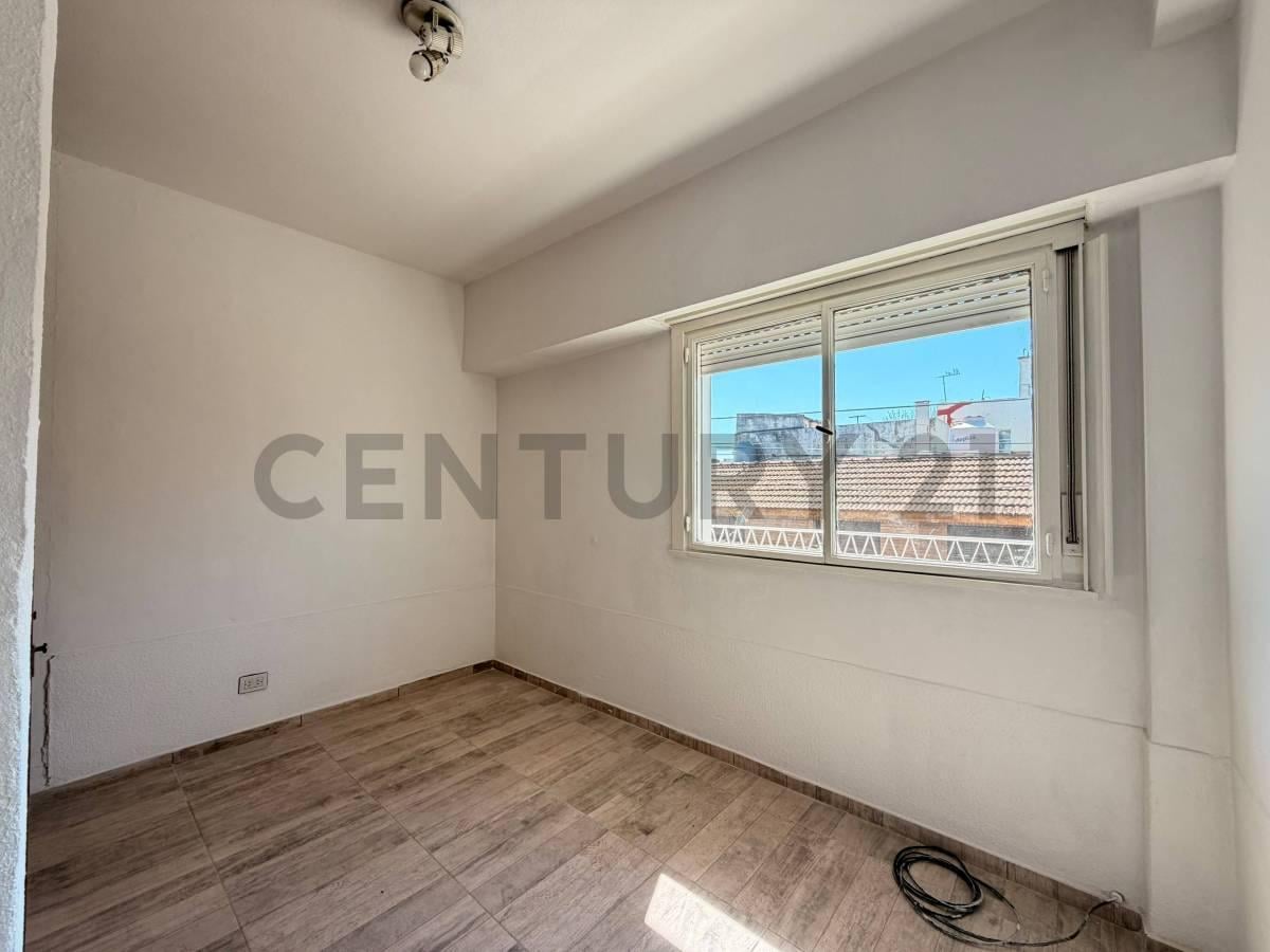 Foto de VENTA DEPARTAMENTO VILLA REAL CON PATIO Y BALCON, imagen 5