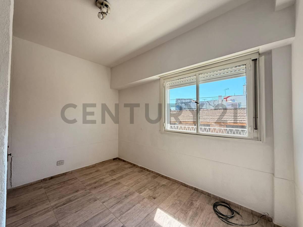 Foto de VENTA DEPARTAMENTO VILLA REAL CON PATIO Y BALCON, imagen 5