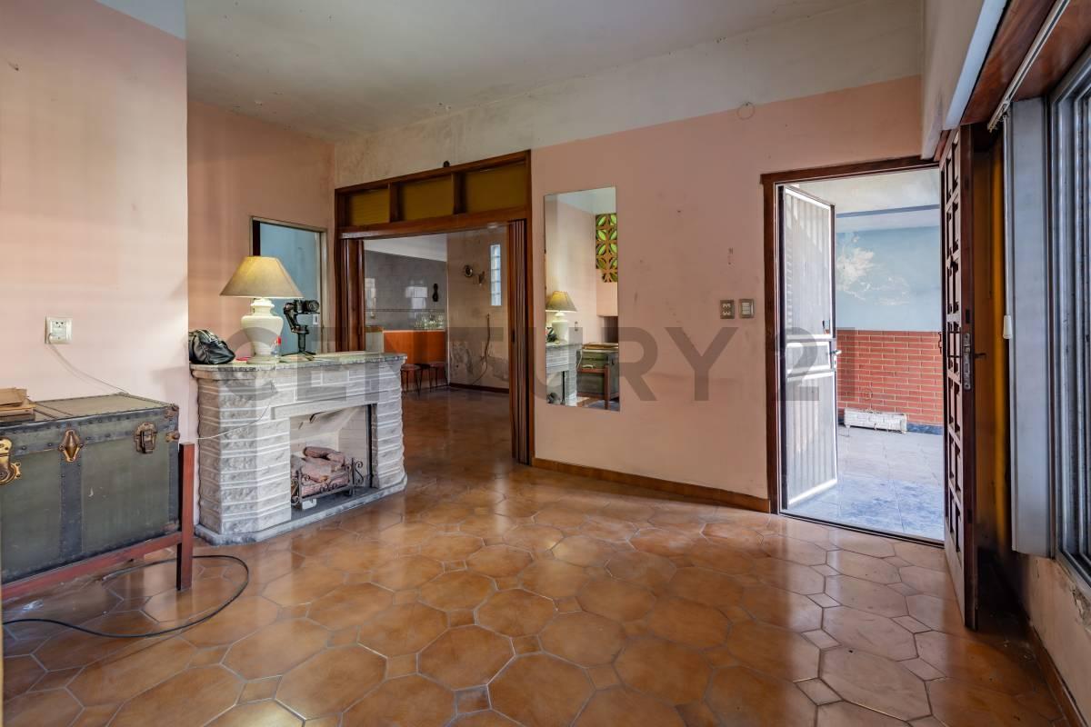 Foto de CASA EN VENTA EN SARANDÍ | LOTE PROPIO, COCHERA, PATIO, TERRAZAS Y, imagen 4