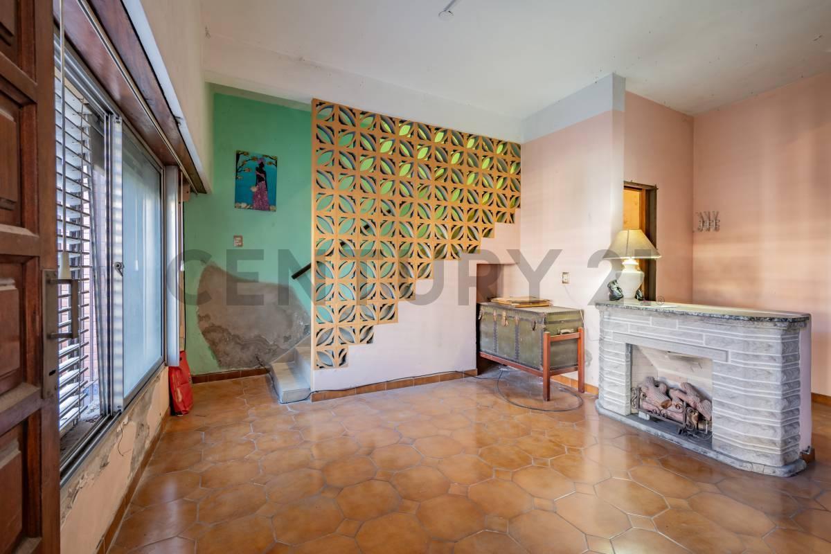 Foto de CASA EN VENTA EN SARANDÍ | LOTE PROPIO, COCHERA, PATIO, TERRAZAS Y, imagen 3