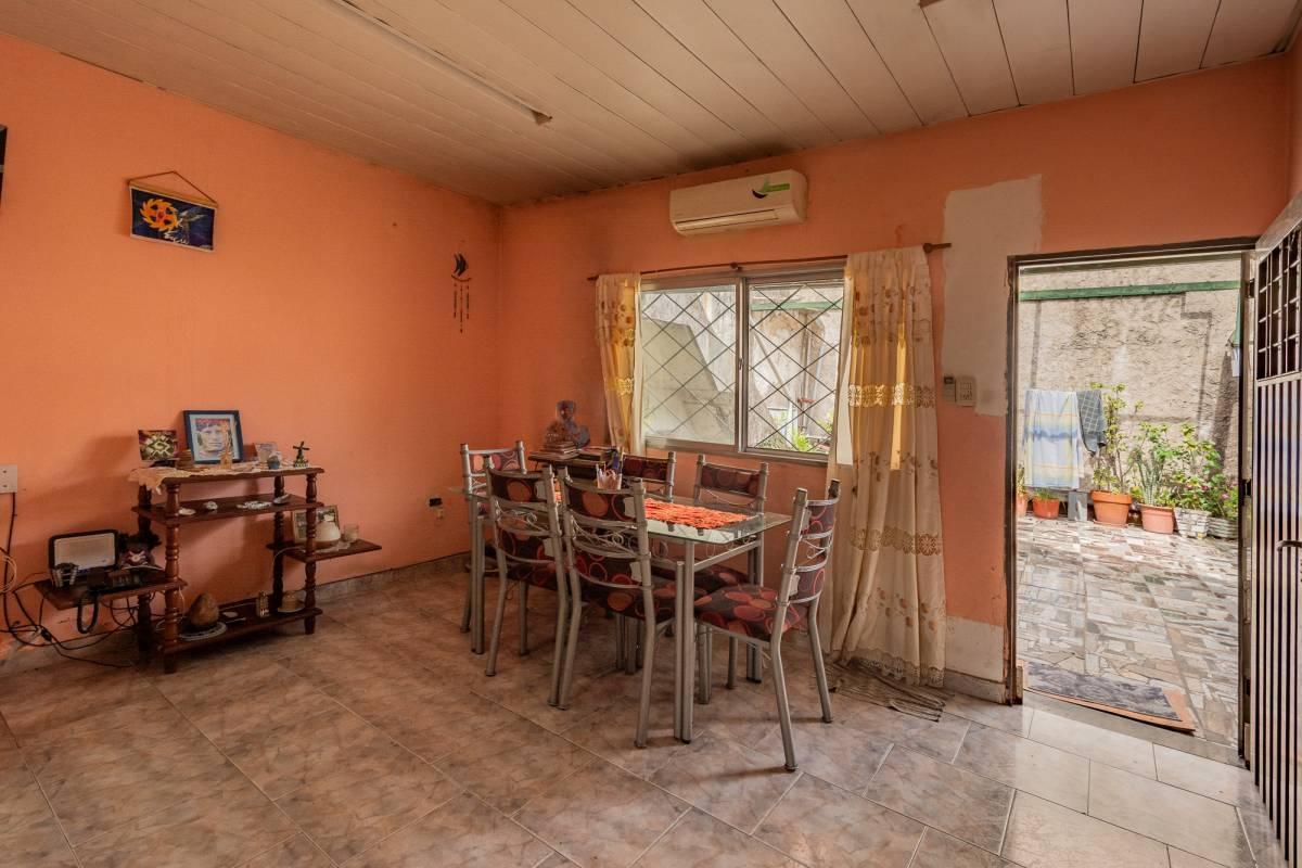 Foto de VENTA CASA EN WILDE CON PATIO, COCHERA Y TERRAZA - 2 AMBIENTES APTA, imagen 2