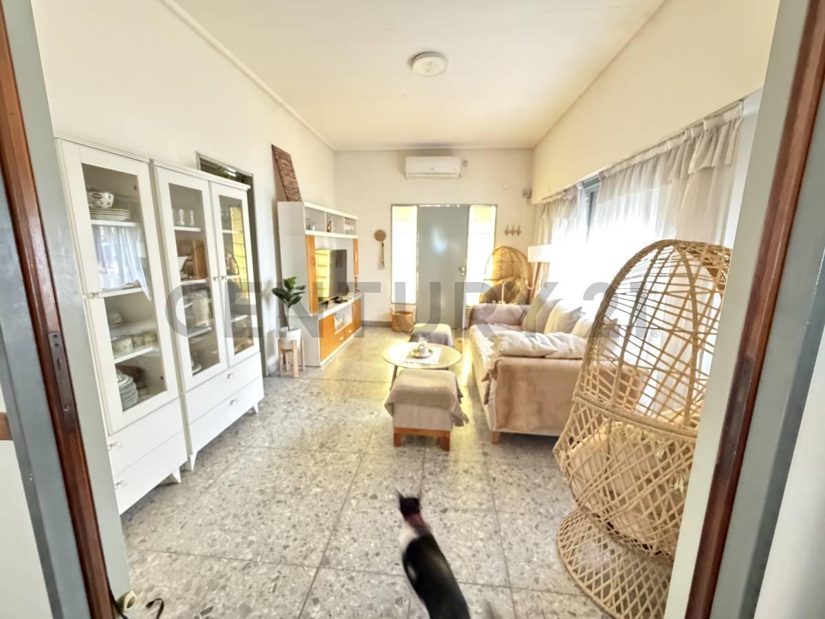 Foto de CASA 3 AMBIENTES IMPECABLE ESTADO- BARRIO EL TATO-APTA CREDITO, imagen 1