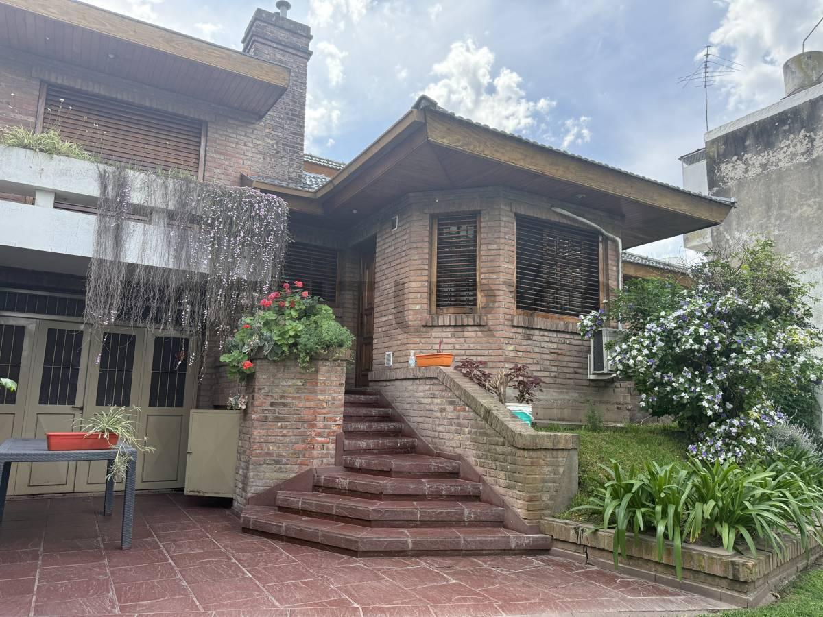 Foto de VENTA CASA 6 AMBIENTES EN SAN MIGUEL – LOTE 720 m² – toma permuta, imagen 1