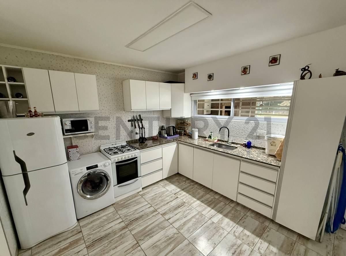 Foto de EN VENTA CASA 4 ambientes en El Pato con piscina, parque y parrilla, imagen 1