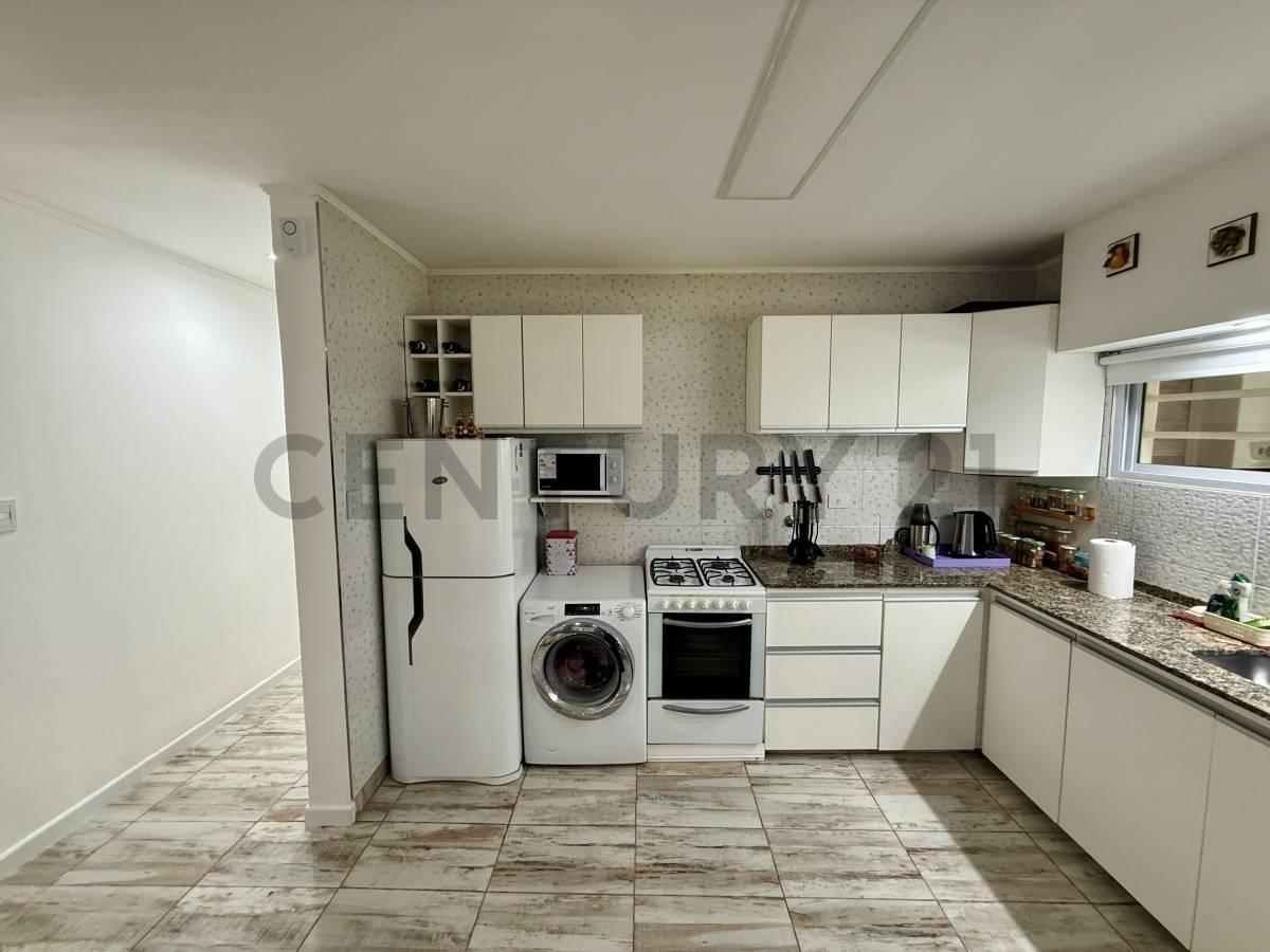 Foto de EN VENTA CASA 4 ambientes en El Pato con piscina, parque y parrilla, imagen 3