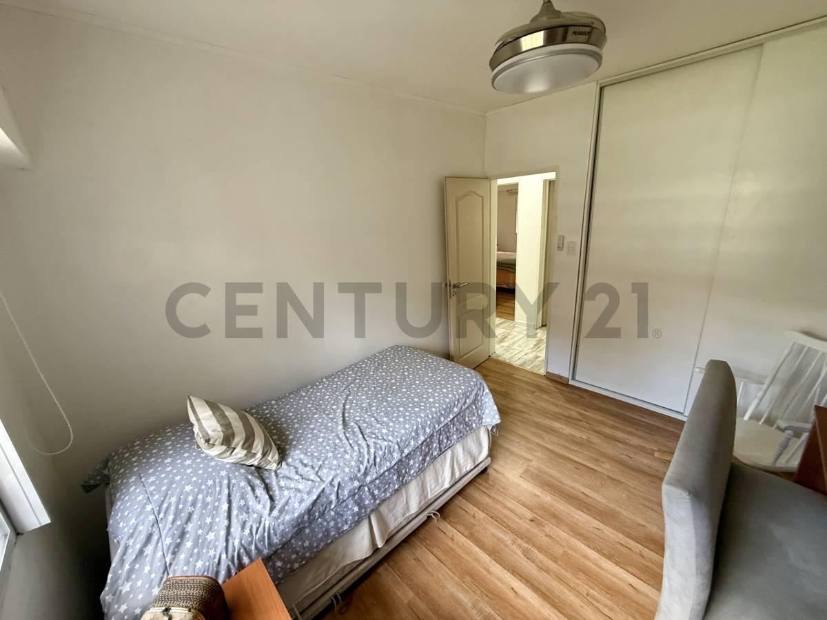 Foto de EN VENTA CASA 4 ambientes en El Pato con piscina, parque y parrilla, imagen 2