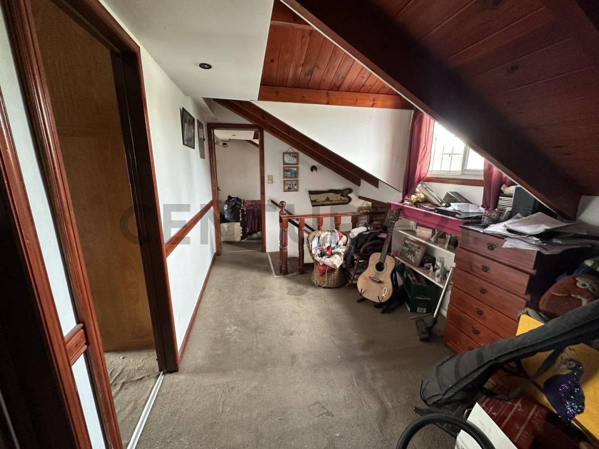 Foto de Venta casa en Berazategui con jardín, piscina y garage, imagen 5