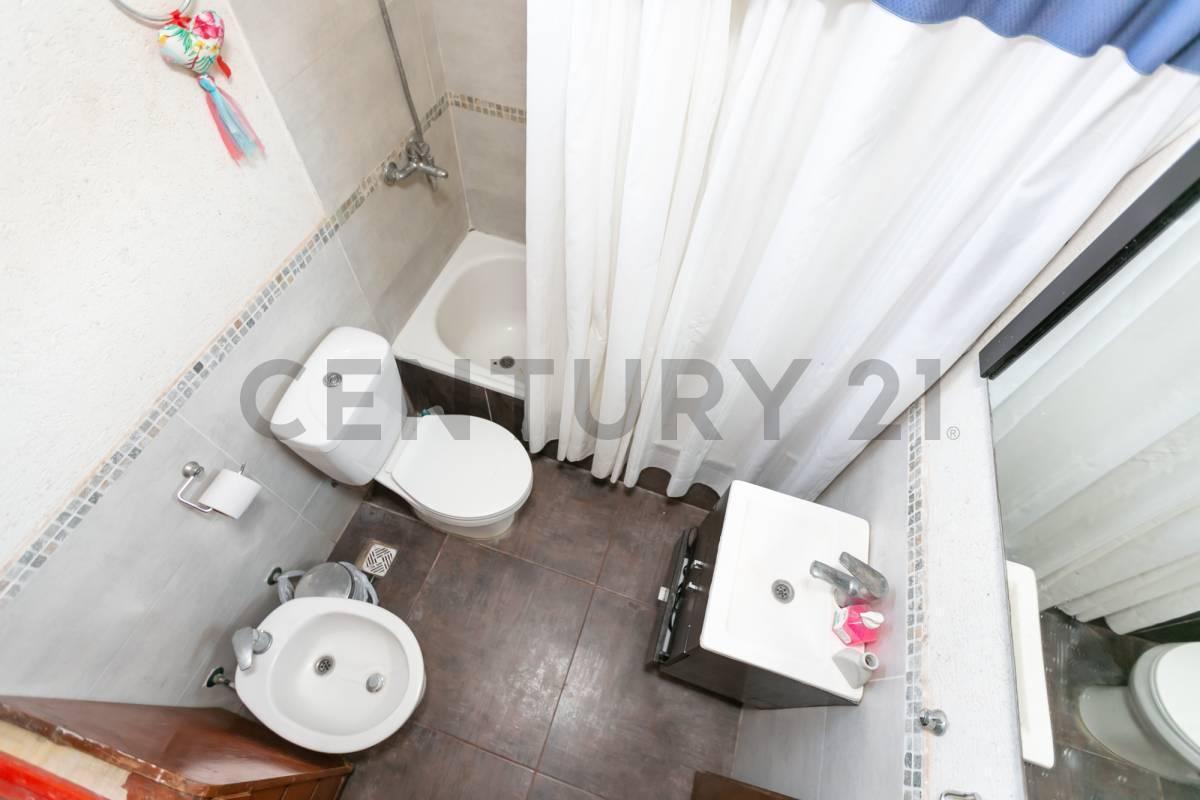 Foto de VENTA DUPLEX 3 AMBIENTES EN WILLIAM MORRIS HURLINGHAM GARAGE, imagen 3