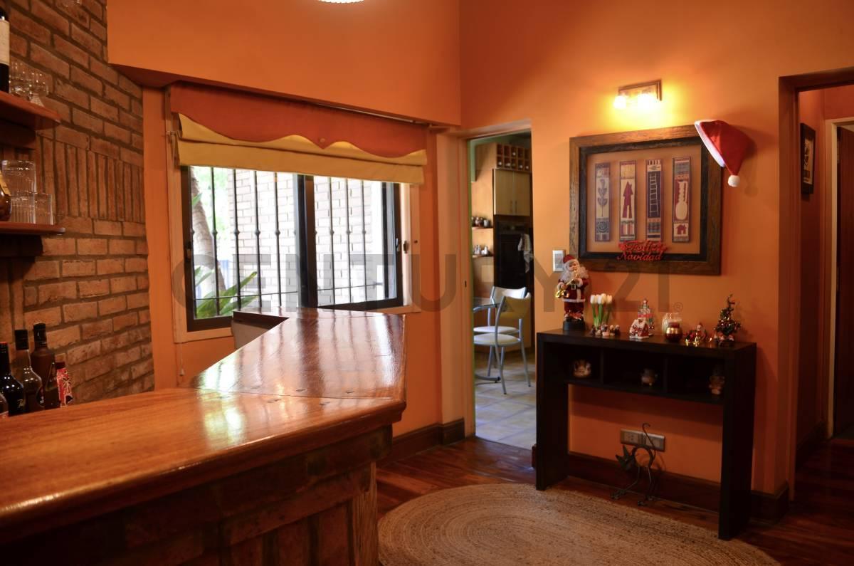 Foto de VENTA CASA 5 AMBIENTES AGRONOMIA, GARAGE PATIO PARRILLA, imagen 2