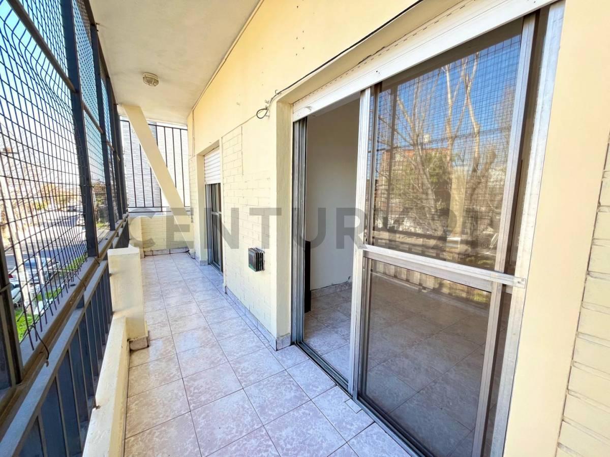 Foto de VENTA EN BLOQUE / 2 DEPARTAMENTOS 3 AMB + 2 GALPONES - CASEROS, imagen 4