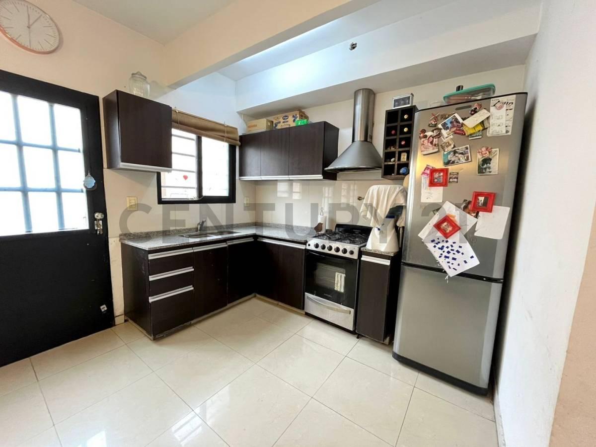 Foto de VENTA TRIPLEX 3 AMB + COCHERA + PATIO // APTO CREDITO, imagen 1