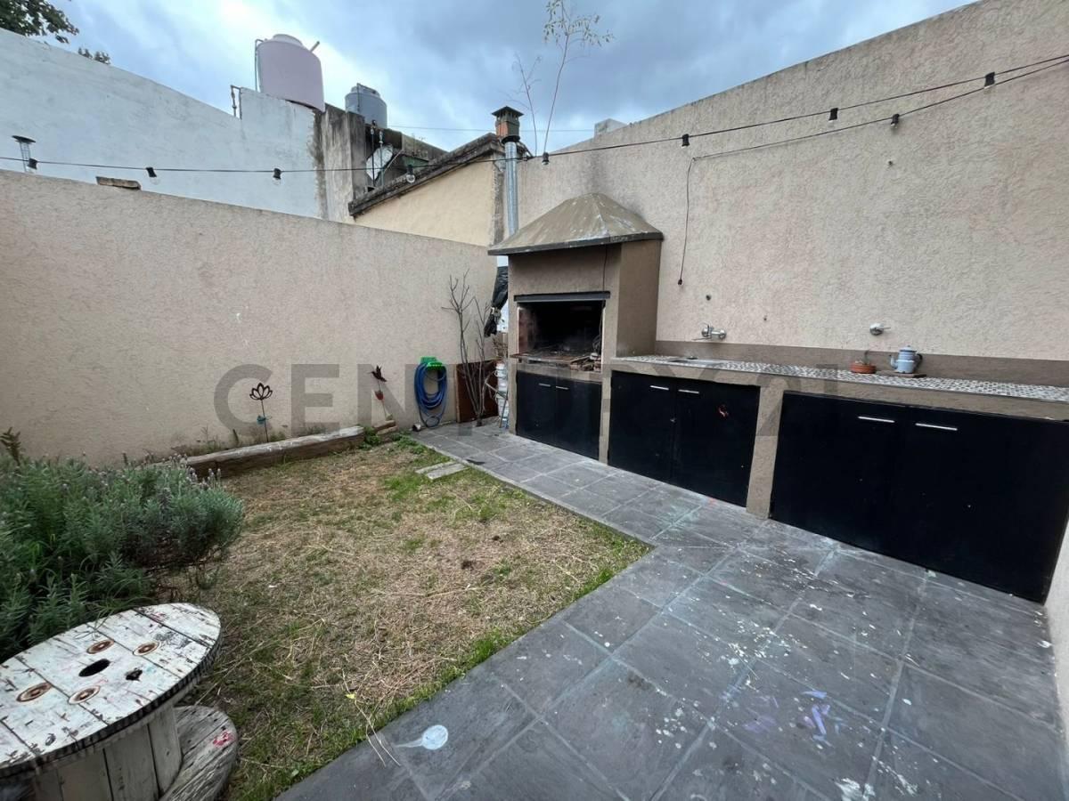 Foto de VENTA TRIPLEX 3 AMB + COCHERA + PATIO // APTO CREDITO, imagen 2