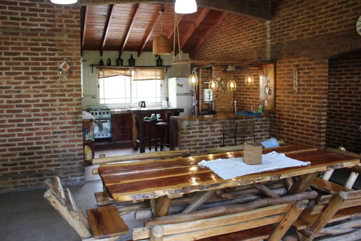 Foto de VENTA- ¡OPORTUNIDAD ÚNICA EN MORENO! CASA CON PARQUE Y PILETA EN UN, imagen 1