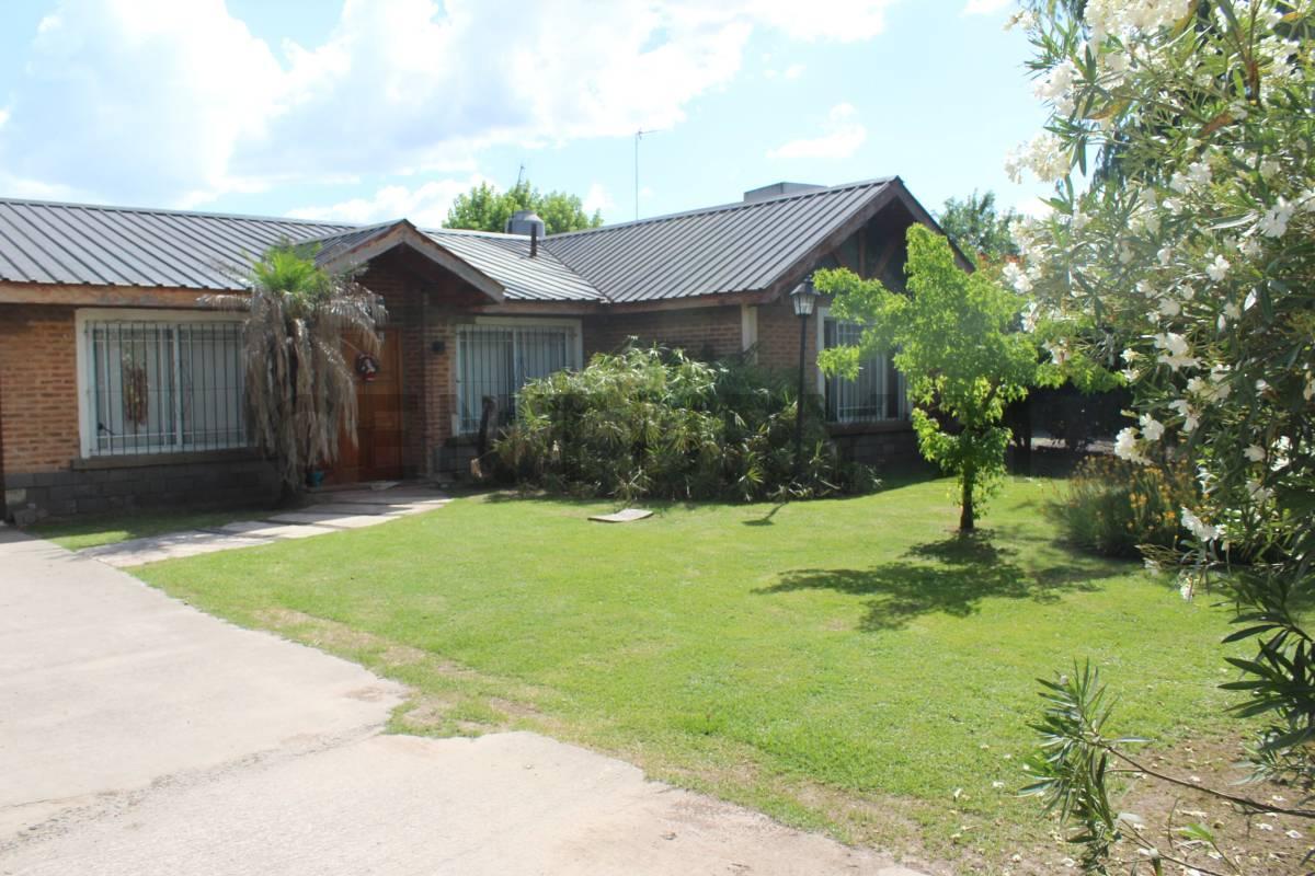 Foto de VENTA- ¡OPORTUNIDAD ÚNICA EN MORENO! CASA CON PARQUE Y PILETA EN UN, imagen 2