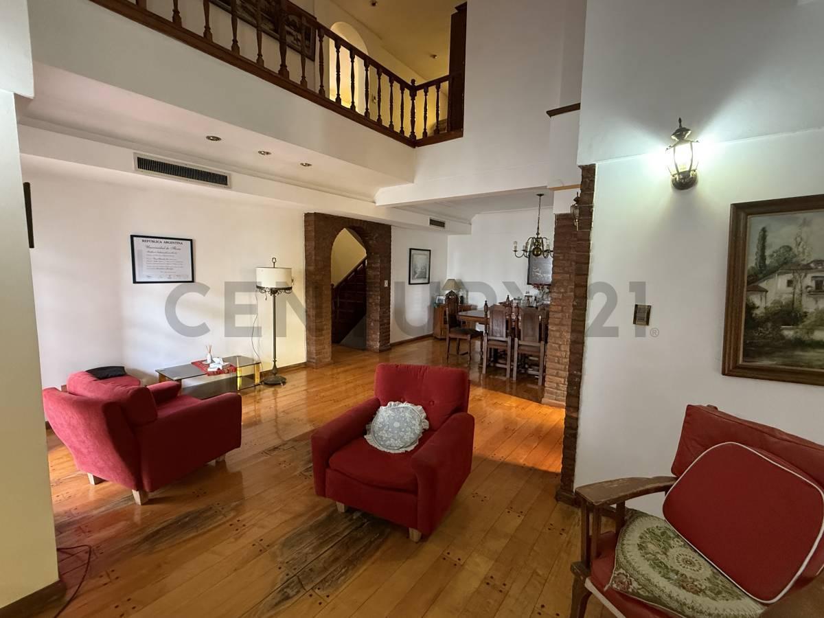 Foto de VENTA CASA 6 AMBIENTES EN SAN MIGUEL (TOMA PERMUTA MENOR) – APTA, imagen 1