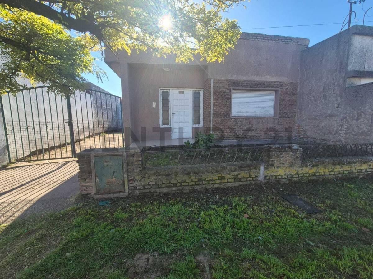 VENTA CASA 2 AMBIENTES CON AMPLIO PATIO Y GALPÓN EN OLAVARRÍA