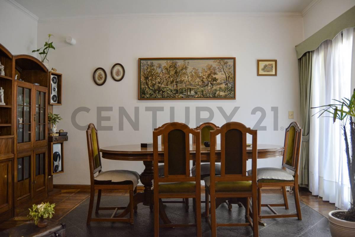 Foto de VENTA CASA 5 AMBIENTES CON PISCINA, HURLINGHAM, imagen 3