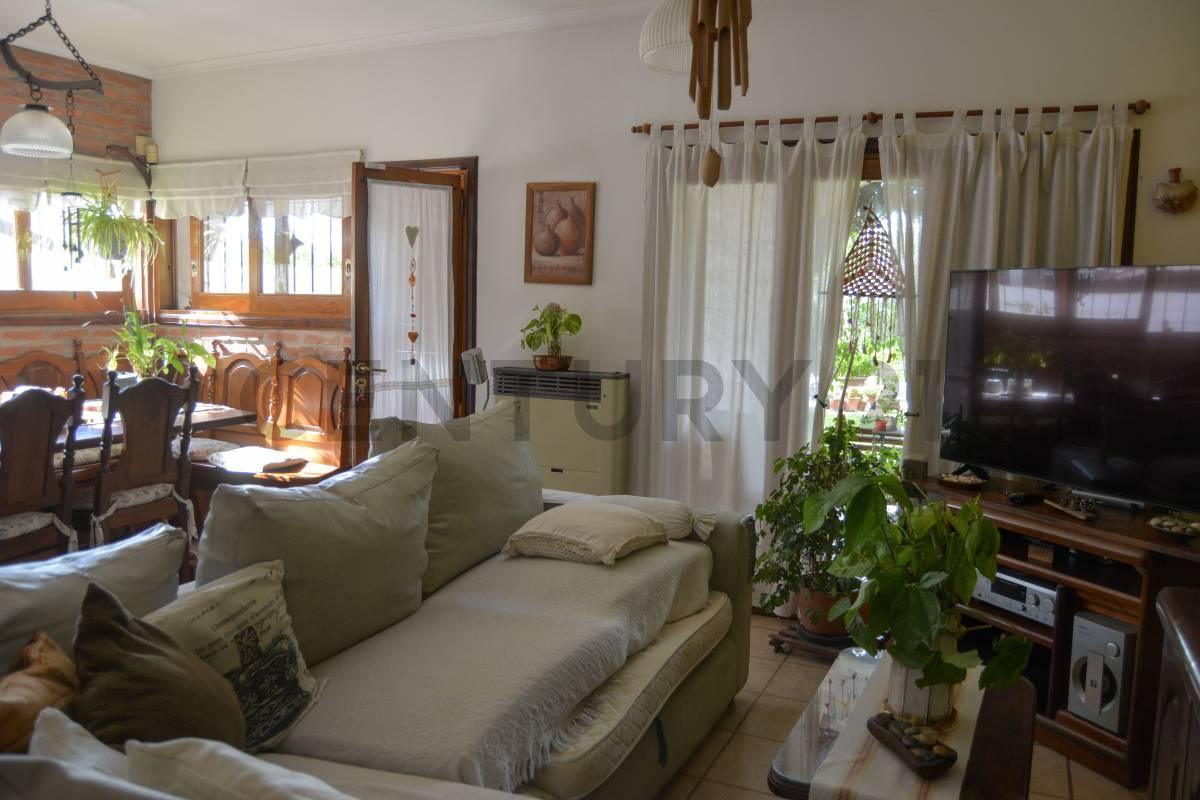 Foto de VENTA CASA 5 AMBIENTES CON PISCINA, HURLINGHAM, imagen 1