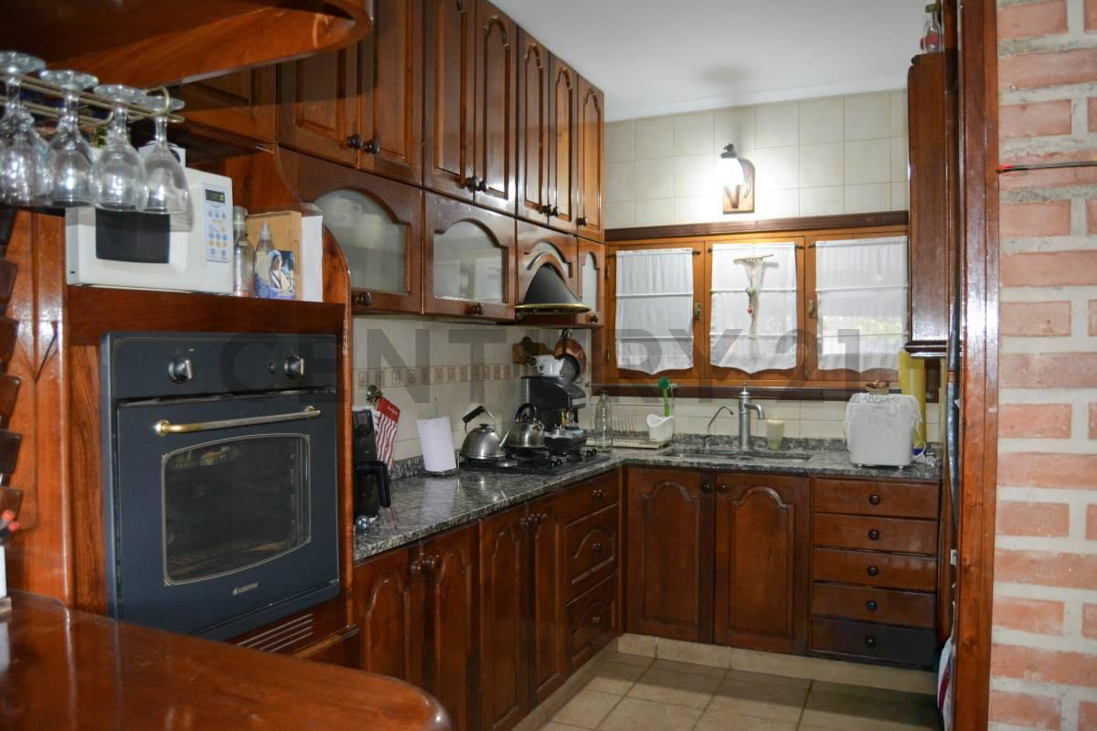 Foto de VENTA CASA 5 AMBIENTES CON PISCINA, HURLINGHAM, imagen 2