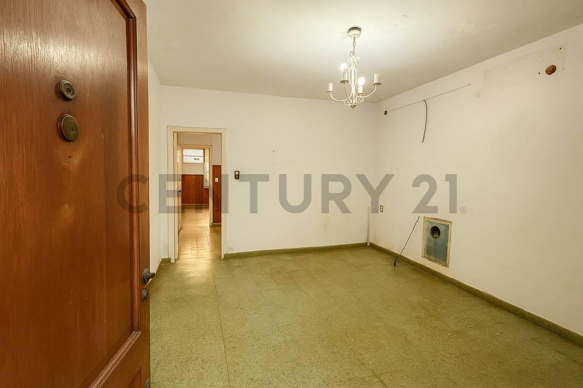 Foto de VENTA Casa 3 Amb. con Patio, Cochera , QUINCHO y Terraza – Zona, imagen 3