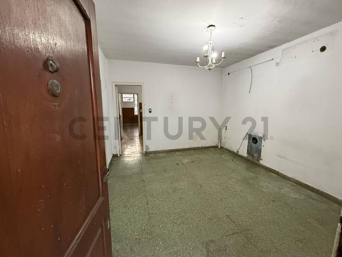 Foto de VENTA Casa 3 Amb. con Patio, Cochera , QUINCHO y Terraza – Zona, imagen 5