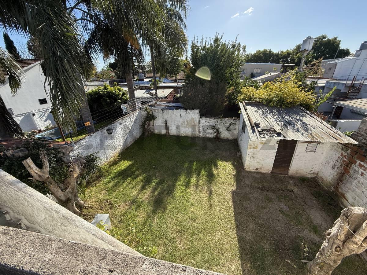 Foto de VENTA Casa 3 Amb. con Patio, Cochera , QUINCHO y Terraza – Zona, imagen 1