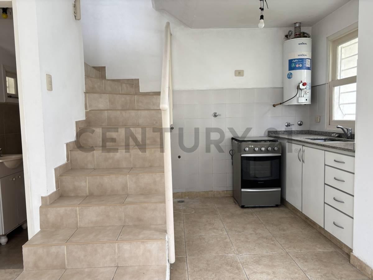 Foto de Dúplex cómodo y luminoso en lote compartido, Turdera, imagen 4