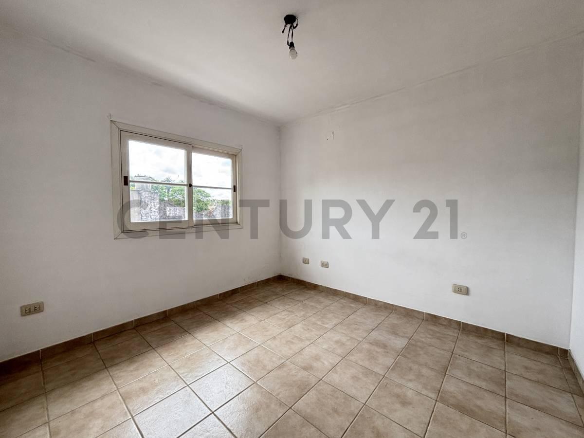 Foto de Dúplex cómodo y luminoso en lote compartido, Turdera, imagen 5