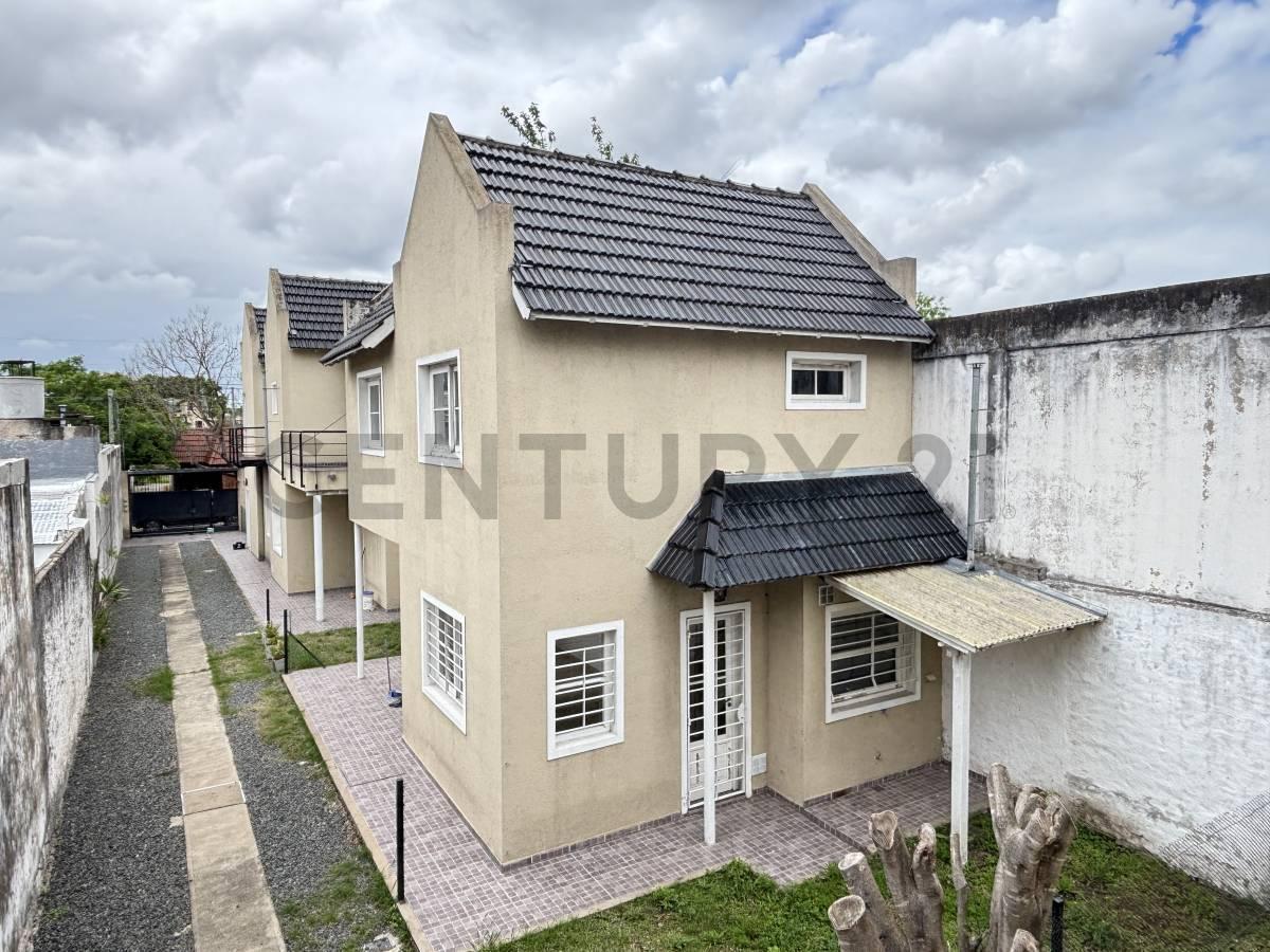 Foto de Dúplex cómodo y luminoso en lote compartido, Turdera, imagen 1