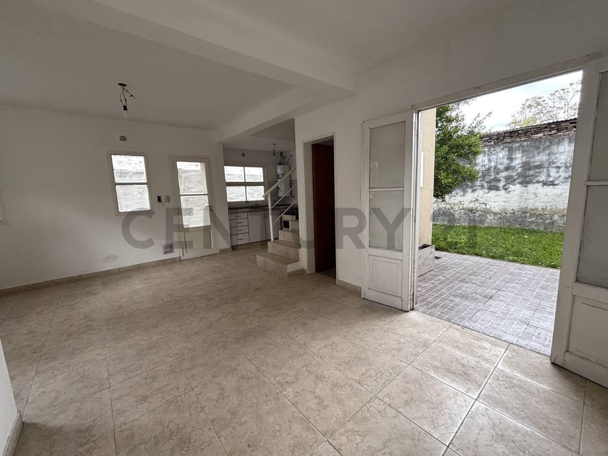 Foto de Dúplex con gran parque privado en entorno verde de Turdera, imagen 1