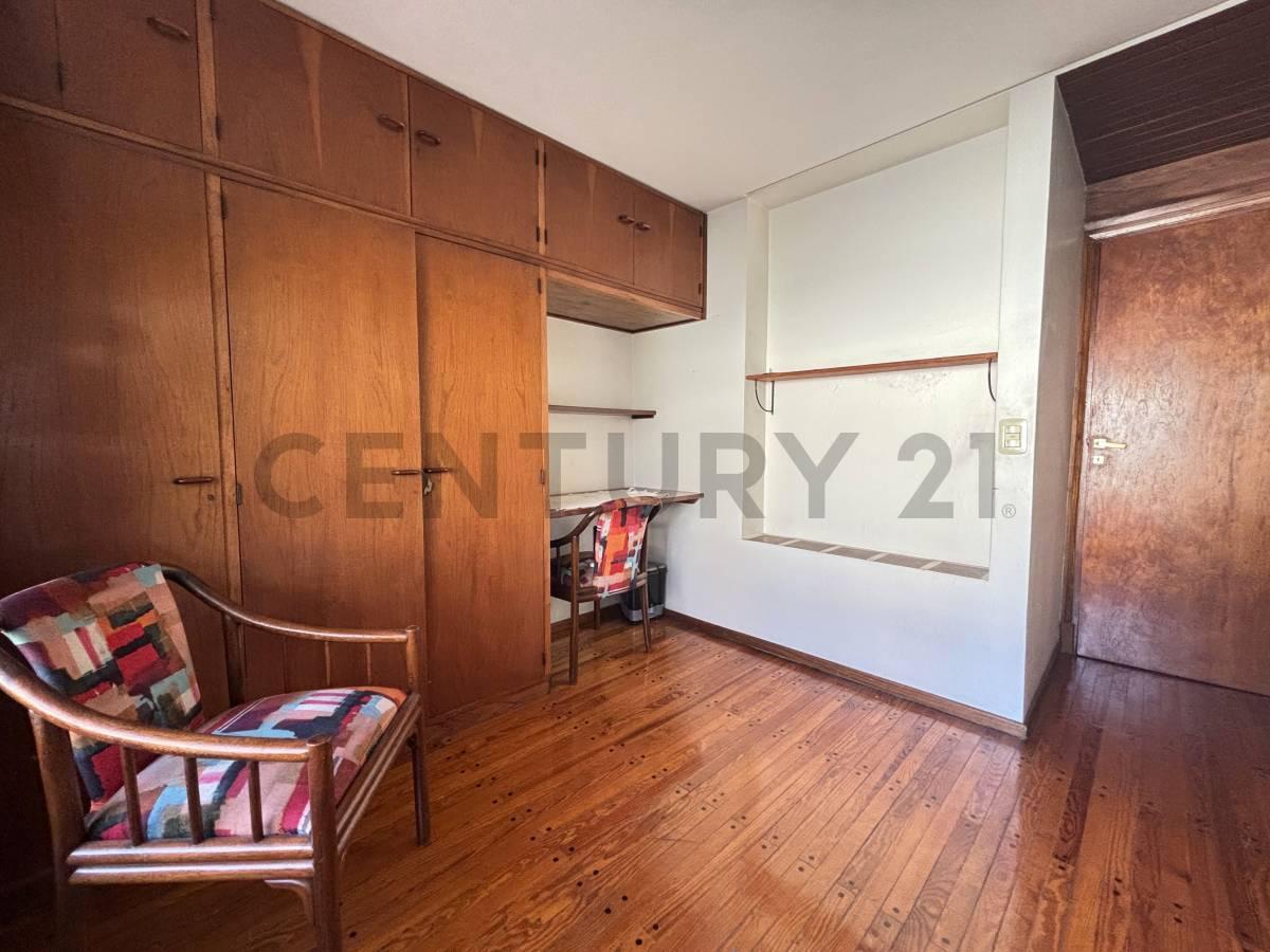 Foto de Casa en venta en Adrogué – Zona residencial y entorno verde, imagen 4
