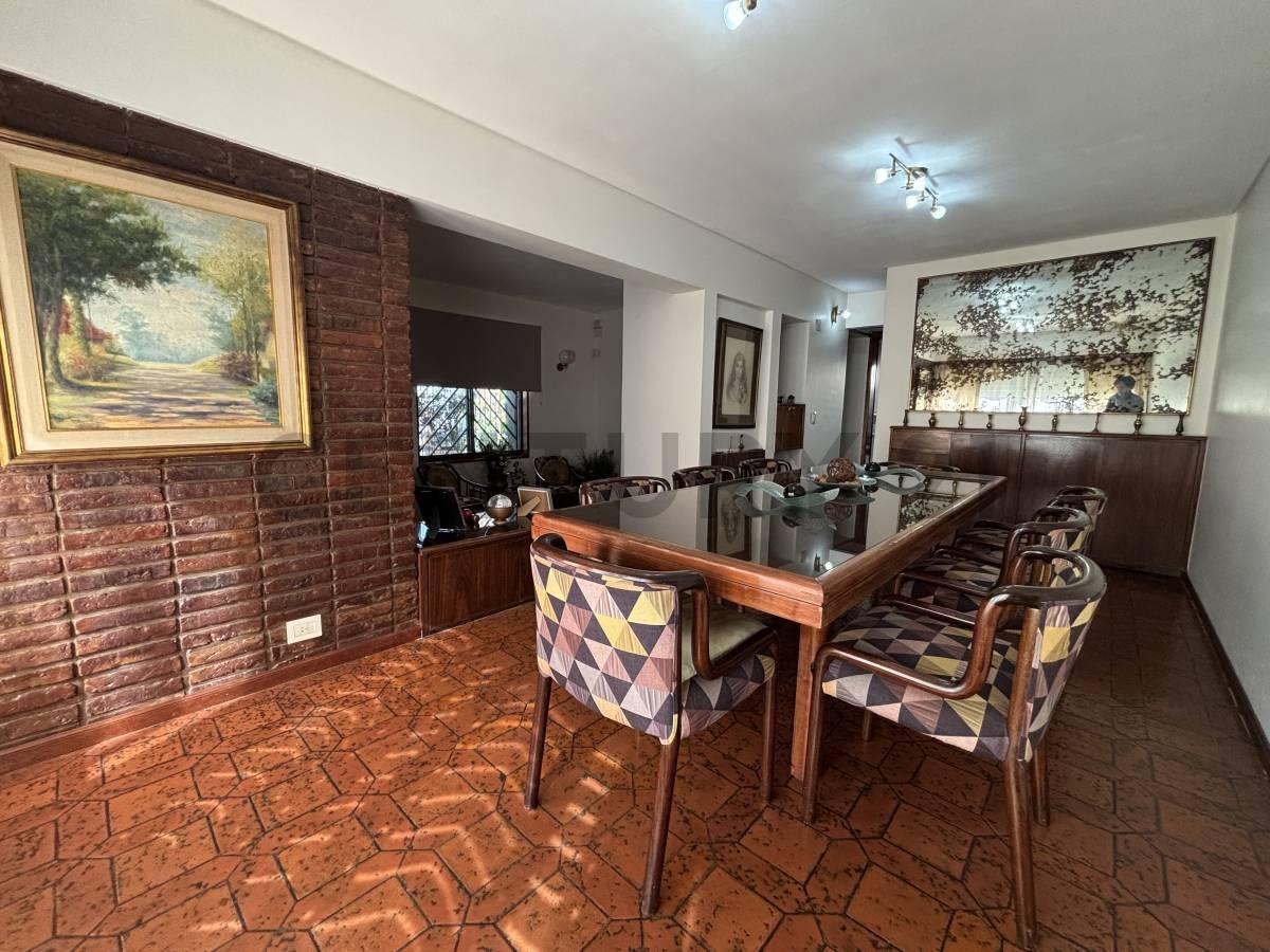 Foto de Casa en venta en Adrogué – Zona residencial y entorno verde, imagen 3