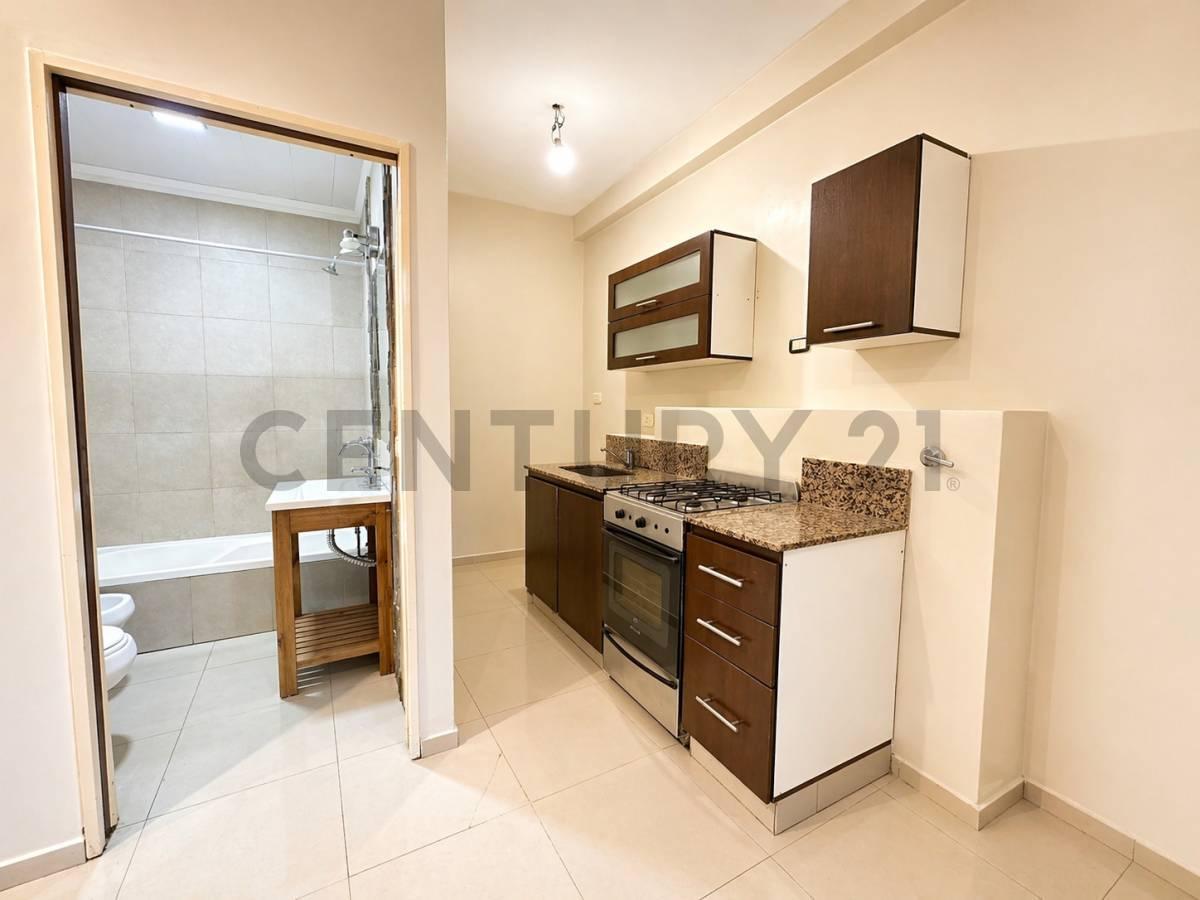 Foto de VENTA PH MONOAMBIENTE VILLA DEVOTO SIN EXPENSAS CON PATIO, imagen 3