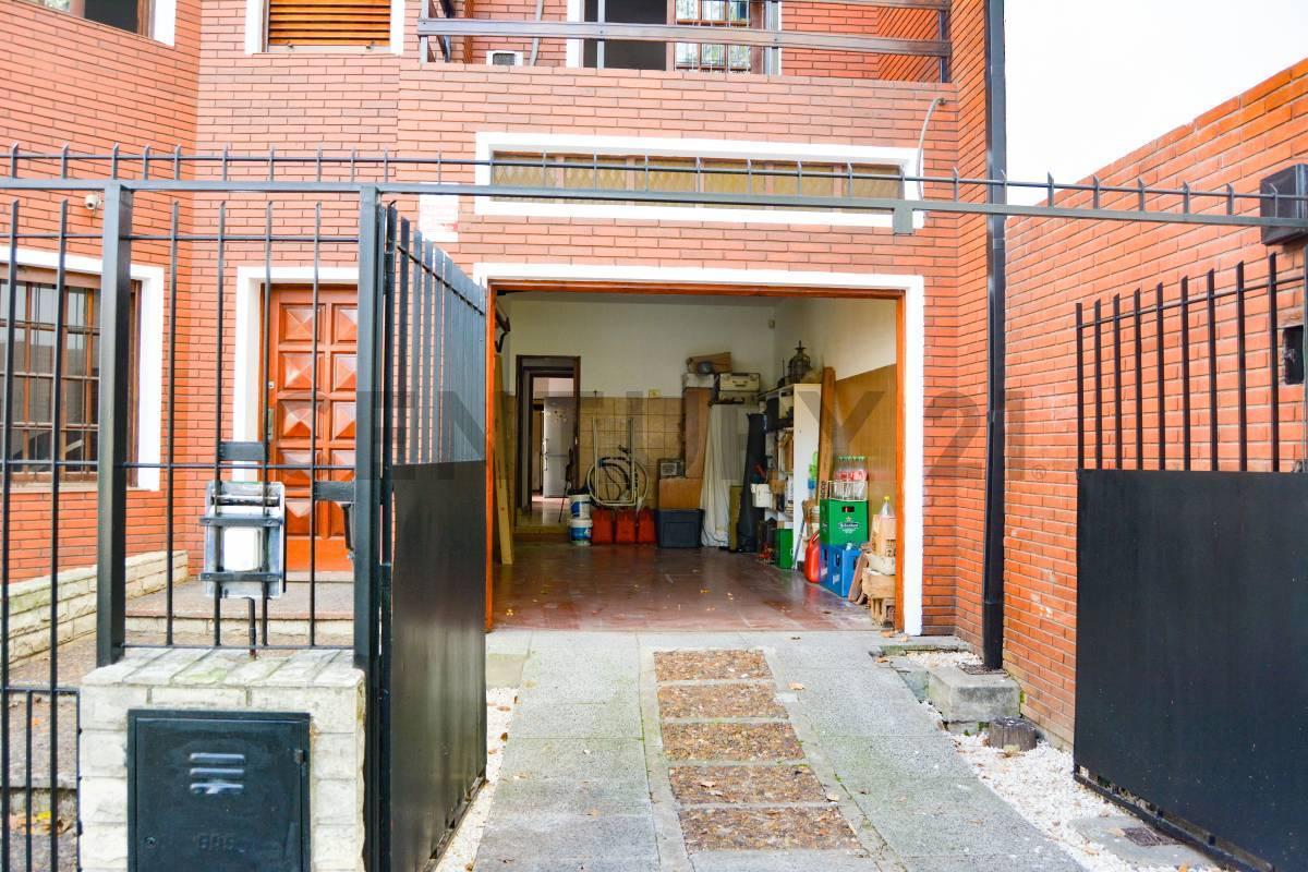 Foto de VENTA CASA CON LOTE PROPIO - PILETA y PARRILLA - PALERMO, imagen 1