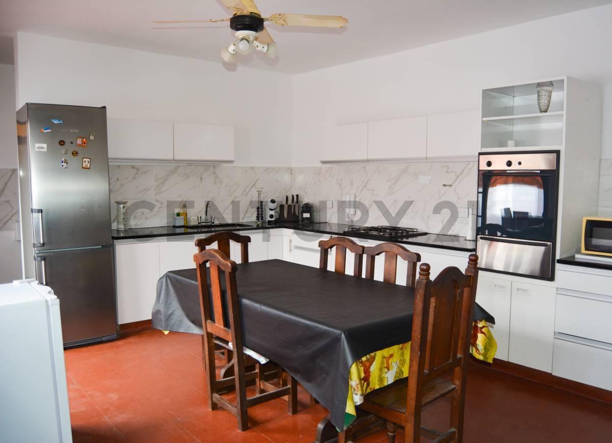 Foto de VENTA CASA CON LOTE PROPIO - PILETA y PARRILLA - PALERMO, imagen 5