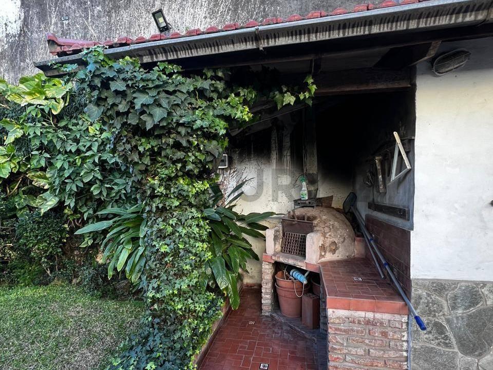 Foto de VENTA CASA 6 AMBIENTES CON COCHERA Y PARQUE CON PILETA EN FLORESTA, imagen 4