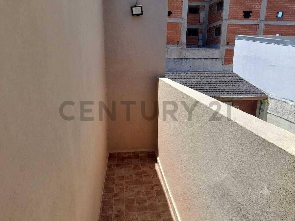 Foto de VENTA/PERMUTA PH TIPO CASA 4 AMB C/ COCHERA Y QUINCHO. CASEROS, imagen 4