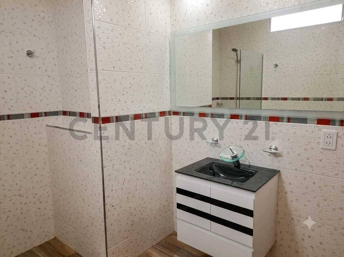 Foto de VENTA/PERMUTA PH TIPO CASA 4 AMB C/ COCHERA Y QUINCHO. CASEROS, imagen 3