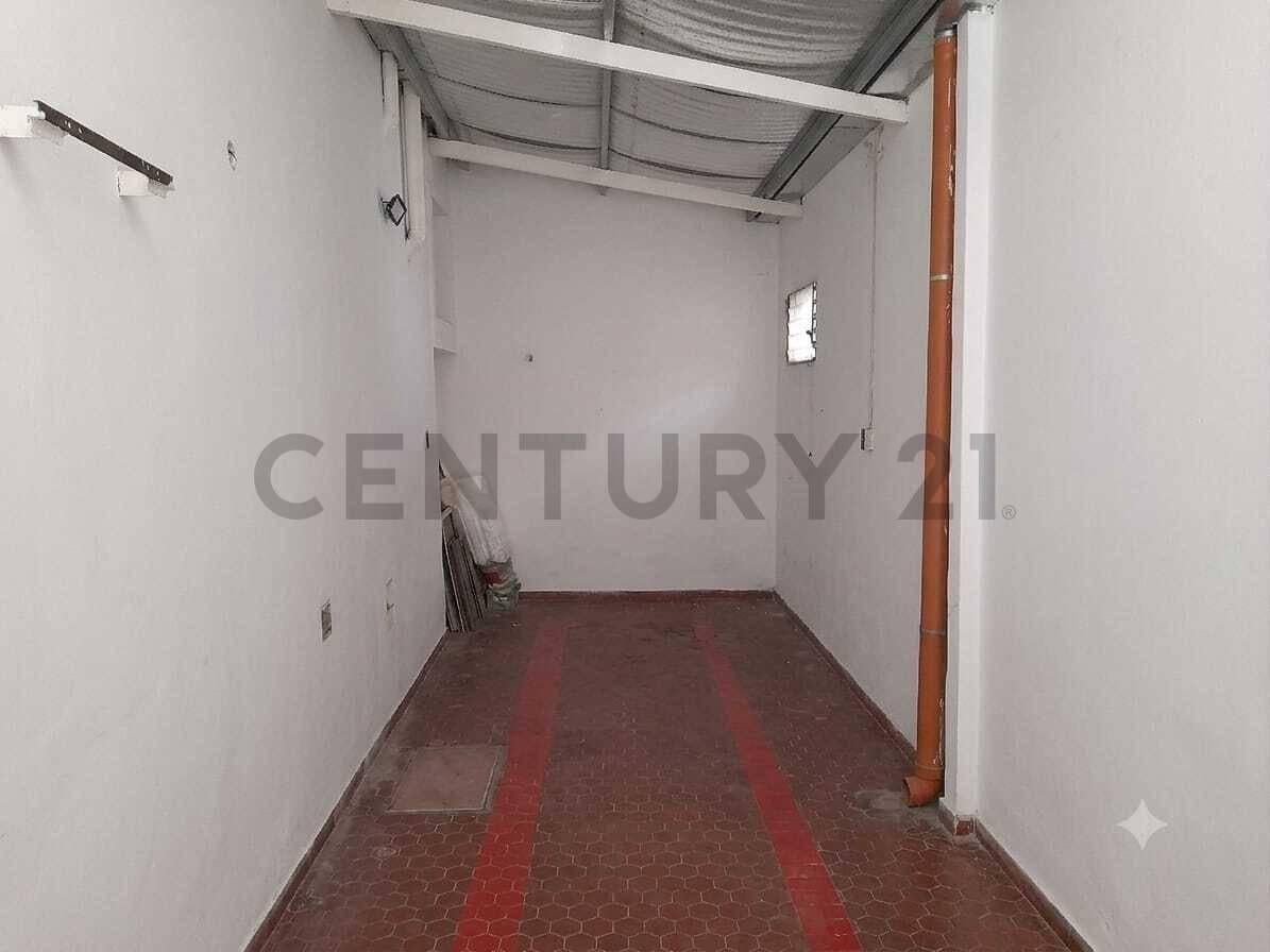 Foto de VENTA/PERMUTA PH TIPO CASA 4 AMB C/ COCHERA Y QUINCHO. CASEROS, imagen 5