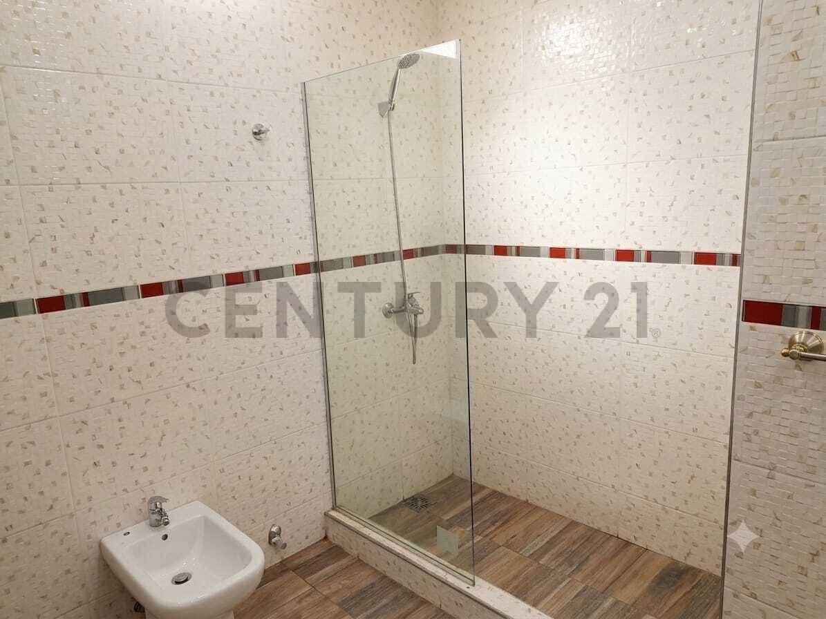 Foto de VENTA/PERMUTA PH TIPO CASA 4 AMB C/ COCHERA Y QUINCHO. CASEROS, imagen 2