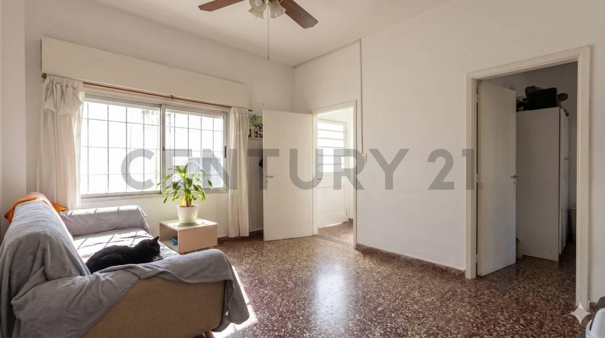 Foto de PH en venta - 2 dormitorios - Quilmes, imagen 1