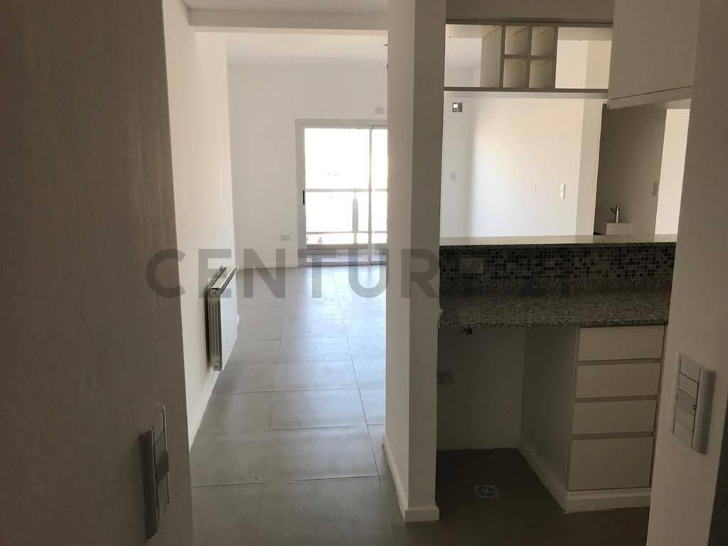 Foto de VENTA DEPARTAMENTO 3 AMBIENTES EN ESQUINA CON BALCÓN – EXCELENTE, imagen 2