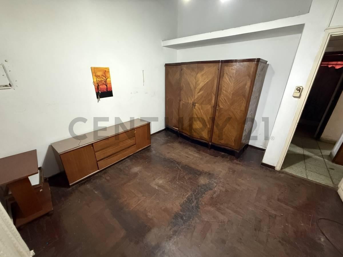 Foto de Venta casa 3 amb con Pileta y jardín en Isidro Casanova, imagen 5
