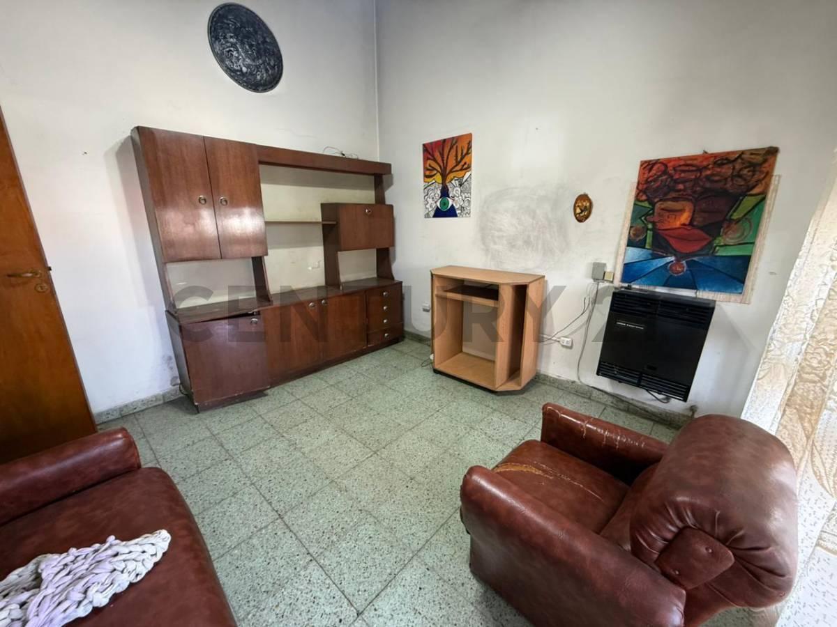 Foto de Venta casa 3 amb con Pileta y jardín en Isidro Casanova, imagen 3