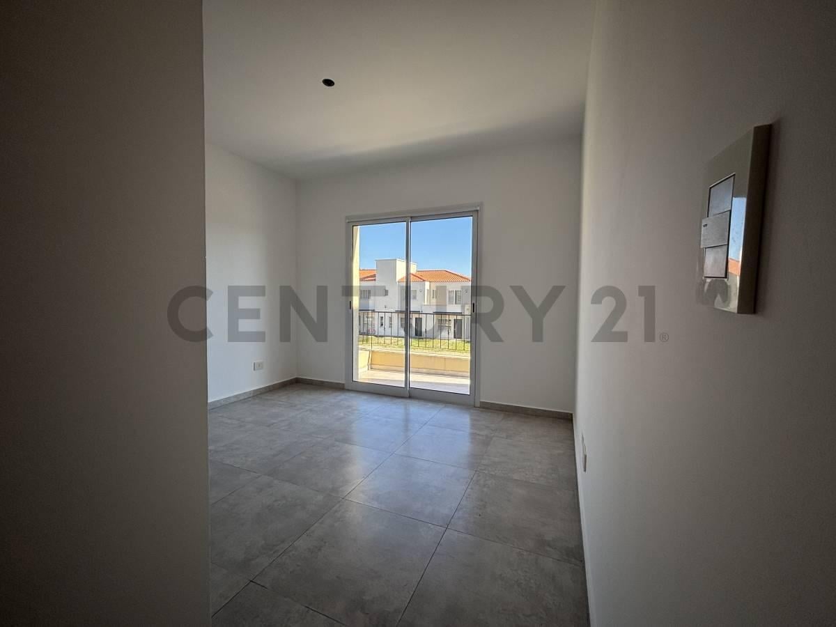 Foto de CASA TIPO Dúplex 4 Amb en Barrio La Angélica, Pilar | Jardín y Parrilla, imagen 3