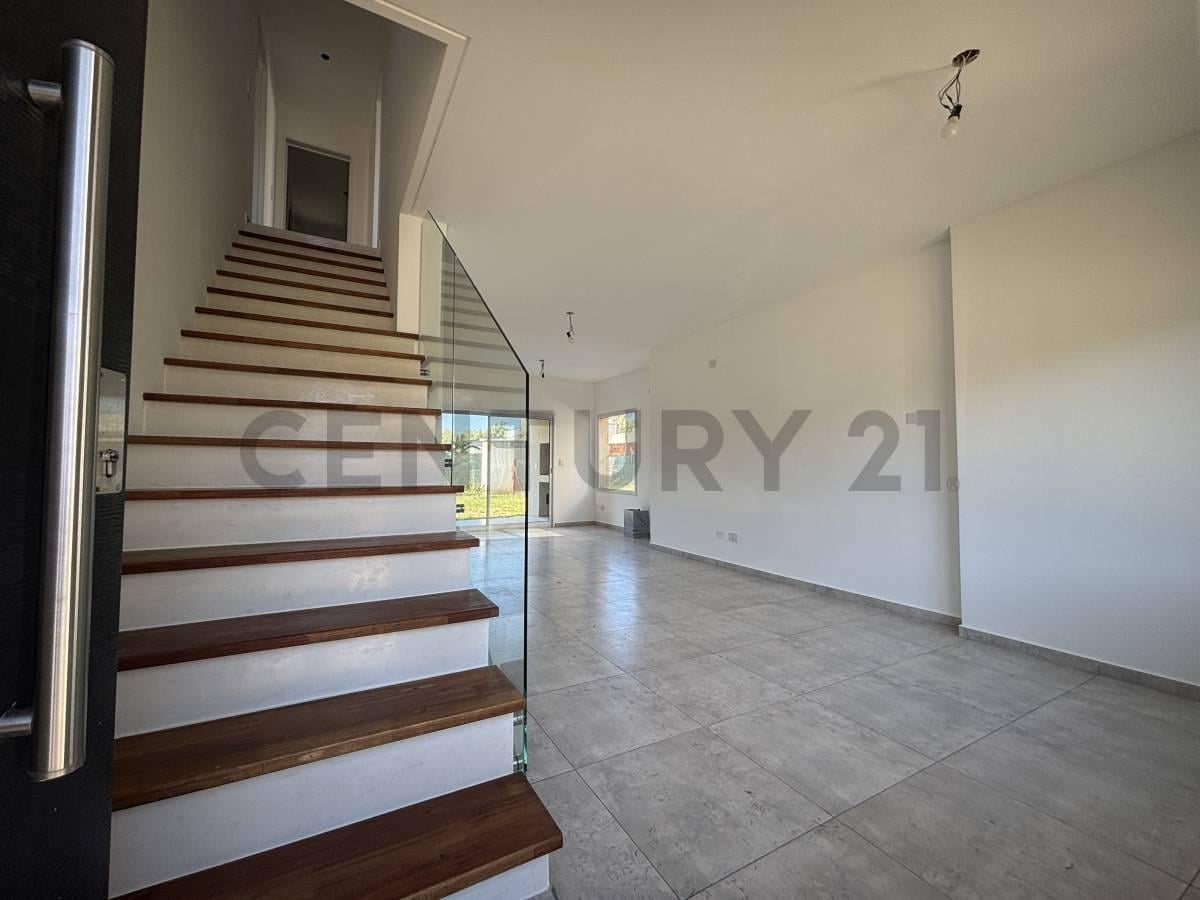 Foto de CASA TIPO Dúplex 4 Amb en Barrio La Angélica, Pilar | Jardín y Parrilla, imagen 4